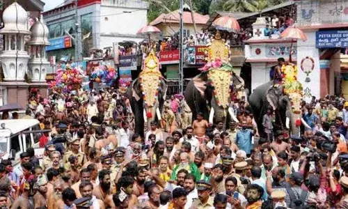 എരുമേലി ചന്ദനക്കുടം ഇന്ന്; പേട്ട തുള്ളല്‍ നാളെ: ആദ്യം പേട്ടതുള്ളുന്നത് അമ്പലപ്പുഴ സംഘം