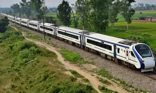 ഇന്ത്യന്‍ റെയില്‍വേയുടെ ഐശ്വര്യമായി വന്ദേ ഭാരത്; സര്‍വീസില്‍ നിന്നുള്ള വരുമാനത്തിന് പുറമെ ഇനി പരസ്യ വരുമാനവും; സിനിമ ചിത്രീകരണത്തിനും അനുമതി;  ഒരു ദിവസം അക്കൗണ്ടിലെത്തിയത്  21 ലക്ഷം