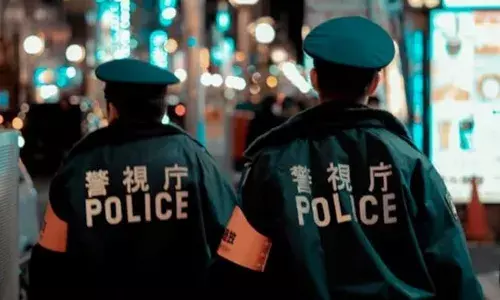 സഹപാഠികളെ ചുറ്റിക കൊണ്ട് ആക്രമിച്ചു; എട്ടു വിദ്യാര്‍ഥികള്‍ക്ക് പരിക്ക്; 22കാരി അറസ്റ്റിൽ; സംഭവം ജപ്പാനിലെ സര്‍വകലാശാല ക്യാമ്പസിൽ