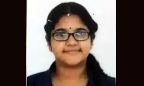 കണ്ണൂരില്‍ സ്‌കൂളിലേക്ക് നടന്നു പോകുന്നതിനിടെ തോട്ടില്‍ വീണ് വിദ്യാര്‍ത്ഥിനി മരിച്ചു; മരണമടഞ്ഞത് മാടായി സ്‌കൂളിലെ ഹയര്‍ സെക്കന്‍ഡറി വിദ്യാര്‍ഥിനി ശ്രീനന്ദ