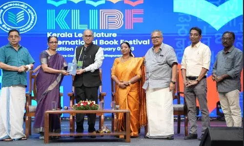 നിയമസഭാ അന്താരാഷ്ട്ര പുസ്തകോത്സവത്തില്‍ അംഗാരനൂപുരം പ്രകാശനം ചെയ്തു