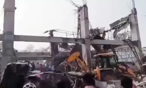 യു.പിയില്‍ നിര്‍മാണത്തിലിരുന്ന റെയില്‍വേ സ്റ്റേഷന്‍ കെട്ടിടത്തിന്റെ സീലിംഗ് തകര്‍ന്നുവീണു; നിരവധി പേര്‍ക്ക് പരിക്ക്; മൂന്ന് പേരുടെ നില ഗുരുതരം