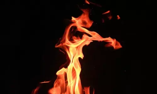 മദ്യലഹരിയില്‍ ആഴിയില്‍ എടുത്തു ചാടി; യുവാവിന് 40 ശതമാനം പൊള്ളലേറ്റു; കോട്ടയം മെഡിക്കല്‍ കോളജില്‍ ചികില്‍സയില്‍