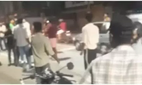 വിവാഹ സല്‍ക്കാരം കഴിഞ്ഞ് മടങ്ങിയ വരന്റെ മുന്നില്‍ ബൈക്കിലെത്തി അഭ്യാസപ്രകടനം നടത്തി യുവാക്കള്‍; വാക്കേറ്റം എത്തിയത് കയ്യാംകളിയില്‍; പരാതി നല്‍കി വരന്‍