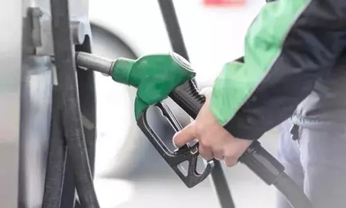 ഡ്രൈവര്‍മാര്‍ ഡീലര്‍മാരെ മര്‍ദ്ദിച്ചതില്‍ പ്രതിഷേധം; നാളെ പെട്രോള്‍ പമ്പ് സമരം; സമരം രാവിലെ 6 മുതല്‍ ഉച്ചവരെ