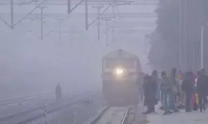 യാത്രക്കാരുടെ ശ്രദ്ധയ്ക്ക്..; ഡൽഹിയിൽ കടുത്ത മൂടല്‍ മഞ്ഞ്; ട്രെയിനുകളും വിമാനങ്ങളും വൈകിയോടുന്നു; വലഞ്ഞ് ജനങ്ങൾ; വായു നിലവാരവും മോശം; അതീവ ജാഗ്രത!