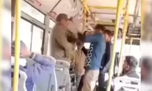 പത്ത് രൂപ അധികം നല്‍കാന്‍ വിസ്സമ്മതിച്ചു; റിട്ടയേര്‍ഡ് ഐഎഎസ് ഉദ്യോഗസ്ഥന് ബസ് കണ്ടക്ടറുടെ മര്‍ദനം