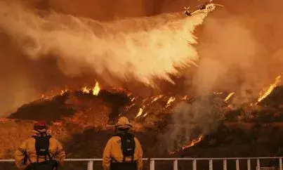 ലോസ് ഏഞ്ചൽസിൽ ആശങ്ക പരത്തി കാട്ടുതീ; കാറ്റ് വീണ്ടും ശക്തിപ്രാപിക്കുന്നു; തീ ഇനിയും വ്യാപിക്കും; വരുംദിവസങ്ങളില്‍ കൂടുതല്‍ വഷളാകും; ജനങ്ങൾക്ക് മുന്നറിയിപ്പ് നൽകി കാലാവസ്ഥാ വകുപ്പ്