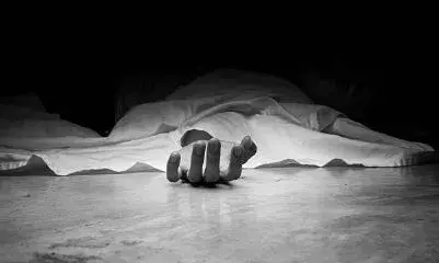 കൊല്ലത്ത് സിനിമ തിയേറ്ററിനുളളിൽ ഒരാളെ ജീവനൊടുക്കിയ നിലയിൽ കണ്ടെത്തി; മരിച്ചത് ജീവനക്കാരനെന്ന് പോലീസ്; മൃതദ്ദേഹം പോസ്റ്റ്‌മോർട്ടത്തിനയച്ചു