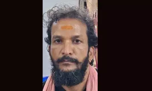 രണ്ടു വയര്‍ലസ് സെറ്റുമായി തിരിച്ചറിയല്‍ കാര്‍ഡും തൂക്കി കര്‍ണാടക പോലീസ് ചമഞ്ഞ് സന്നിധാനത്ത്; സംശയം തോന്നി കസ്റ്റഡിയില്‍ എടുത്തപ്പോള്‍ കേരള പോലീസിന്റെ വയര്‍ലെസ് ചോര്‍ത്താന്‍ എത്തിയതെന്ന് മറുപടി; യുവാവിനെ അറസ്റ്റ് ചെയ്ത് സന്നിധാനം പോലീസ്