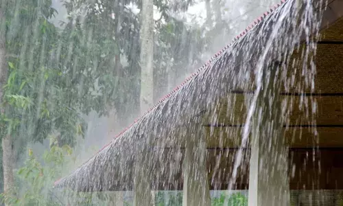 ചക്രവാതചുഴി; 16 വരെ കേരളത്തില്‍ ഇടിമിന്നലോടു കൂടിയ മഴയ്ക്ക് സാധ്യതയെന്ന് കേന്ദ്ര കാലാവസ്ഥ വകുപ്പ്: മൂന്ന് ജില്ലകളില്‍ നാളെ യെല്ലോ അലേര്‍ട്ട്