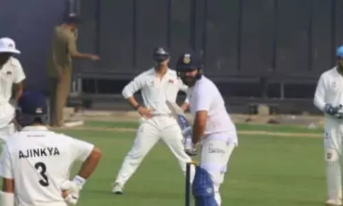 ബാറ്റിങ്ങിലെ ഫോം ഔട്ട്; ഫോം വീണ്ടെടുക്കാന്‍ തീവ്ര പരിശീലനം: മുംബൈ രഞ്ജി ടീമിനൊപ്പം പരിശീലനം നടത്തി രോഹിത്; 10 വര്‍ഷങ്ങള്‍ക്ക് ശേഷം രഞ്ജി കളിക്കാന്‍ രോഹിത്?