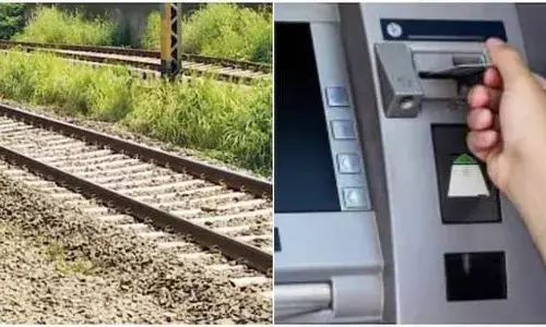 ജയലിലേക്ക് കൊണ്ടുപോകുന്നതിനുള്ള ചിലവ്; പ്രതിയുടെ എടിഎം കാര്‍ഡ് ഉപയോഗിച്ച് അക്കൗണ്ടില്‍ നിന്ന് 4000 രൂപ കൈക്കൂലി വലിച്ച് ഉദ്യേഗസ്ഥര്‍ വിജിലന്‍സ് പിടിയില്‍