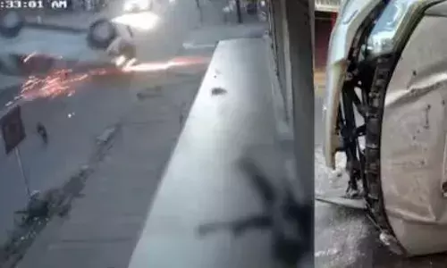 കാറുകൾ തമ്മിൽ കൂട്ടിയിടിച്ച് അപകടം; ബൈക്ക് യാത്രക്കാരനെ ഇടിച്ചുതെറിപ്പിച്ചു; കുഞ്ഞ് ഉള്‍പ്പെടെ എട്ട് പേർക്ക് പരിക്ക്; സംഭവം കോലഞ്ചേരിയിൽ