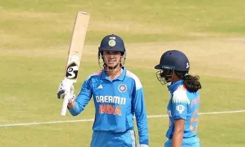 12 ഫോറുകളും 7സിക്സറുകളുമുള്‍പ്പടെ 70 പന്തില്‍ 100; ഇന്ത്യന്‍ വനിതാ താരത്തിന്റെ വേഗതയേറിയ സെഞ്ച്വറി കുറിച്ച് സ്മൃതി മന്ദാന; ചരിത്ര നേട്ടം അയര്‍ലന്റിനെതിരെ മൂന്നാം ഏകദിനത്തില്‍; ഏറ്റവും കൂടുതല്‍ സെഞ്ച്വറി നേടിയ ഇന്ത്യന്‍ വനിതാ താരം എന്ന നേട്ടവും സ്വന്തം