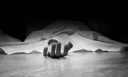 ബൈക്കിൽ നിന്ന് റോഡിലേക്ക് തെന്നി വീണു; ബോധം പൂർണമായും നഷ്ടപ്പെട്ടു; പിന്നാലെ കണ്ണില്ല ക്രൂരത; അതുവഴി പോയ മൂവർ സംഘം ചെയ്തത്; യുവാവിന് ദാരുണാന്ത്യം; ഒരാൾ കോമയിൽ തുടരുന്നു