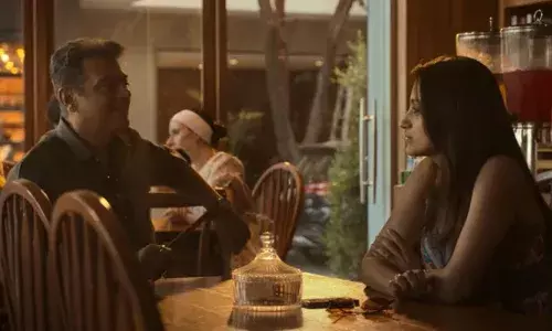 ഹോളിവുഡ് ആക്ഷനുമായി അജിത്; അജിത് കുമാര്‍ ചിത്രം വിടാമുയര്‍ച്ചി ട്രെയിലര്‍ പുറത്ത്; കേരളത്തിലെത്തിക്കുന്നത് ശ്രീ ഗോകുലം മൂവിസ്