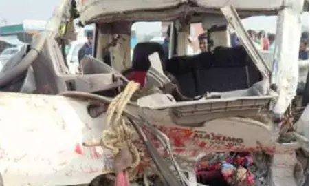 ട്രെക്ക് ഇടിച്ചതിന് പിന്നാലെ ബസിലേക്ക് ഇടിച്ച് കയറി മിനിവാൻ; ഒമ്പത് പേർ കൊല്ലപ്പെട്ടു; ദാരുണ സംഭവം മഹാരാഷ്ട്രയിൽ