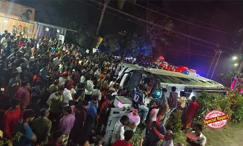 തിരുവനന്തപുരത്ത് നെടുമങ്ങാട്ട് ടൂറിസ്റ്റ് ബസ് നിയന്ത്രണം വിട്ടുമറിഞ്ഞ് ഒരാള്‍ മരിച്ചു; നിരവധി പേര്‍ക്ക് പരിക്കേറ്റു; ബസില്‍ വിനോദയാത്രയ്ക്ക് പോയവര്‍; വെമ്പായം റോഡില്‍ ബസ് തലകീഴായി മറിഞ്ഞു; അപകടത്തില്‍ പെട്ടത് പെരുങ്കടവിളയില്‍ നിന്ന് യാത്ര പോയവര്‍