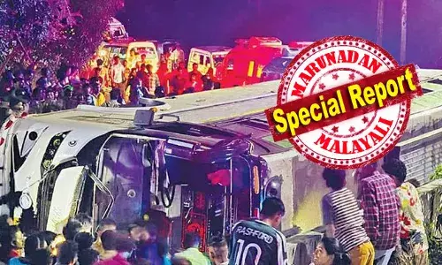 കൊടും വളവില്‍ അമിത വേഗതയില്‍ ലോറിയെ മറികടക്കാന്‍ ശ്രമം; വെട്ടിച്ചപ്പോള്‍ നിയന്ത്രണം വിട്ട് മറിഞ്ഞത് വളവ് തിരിഞ്ഞ ശേഷം; യാത്രക്കാര്‍ തെറിച്ചു റോഡില്‍ വീണു; സ്ലാബ് പൊട്ടിയിട്ടും ആരും അഴുക്കു ചാലില്‍ വീഴാത്തത് ഭാഗ്യമായി; ഓടി രക്ഷപ്പെട്ട ഡ്രൈവര്‍ അഭയം തേടിയത് സുഹൃത്തിന്റെ വീട്ടില്‍; അരുള്‍ദാസ് അറസ്റ്റില്‍; ഇരിഞ്ചയത്തെ സ്ഥിരം അപകട വളവ് വില്ലനായി