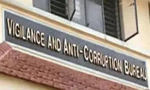 സ്വര്‍ണക്കടത്തിന് കൂട്ടുനിന്ന ഉദ്യോഗസ്ഥര്‍ ഹവാല വഴി പ്രതിഫലം വാങ്ങി; കരിപ്പൂര്‍ സ്വര്‍ണ്ണ കടത്തില്‍ കേന്ദ്ര സര്‍ക്കാര്‍ ഉദ്യോഗസഥരുടെ വീടുകളില്‍ വിജിലന്‍സ് റെയ്ഡ്