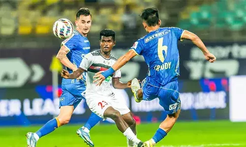 ആദ്യ പകുതിയില്‍ തന്നെ അയ്ബന്‍ബ ഡോലിങ്ങ് ചുവപ്പ് കാര്‍ഡ് കണ്ട് പുറത്ത്; പകുതിയിലധികം സമയവും പോരാടിയത് പത്തുപേരുമായി; നോര്‍ത്ത് ഈസ്റ്റിന്റെ മുന്നേറ്റങ്ങളെ തകര്‍ത്ത് പ്രതിരോധ കോട്ടകെട്ടി; നോര്‍ത്ത് ഈസ്റ്റിനെ സമനിലയില്‍ തളച്ച് ബ്ലാസ്റ്റേഴ്സ്