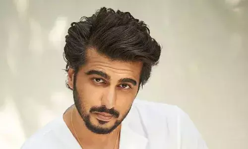 സെറ്റിന്റെ സിലിങ് തകര്‍ന്നു വീണു; ഗാനരംഗം ചിത്രീകരിക്കുന്നതിനിടെ നടന്‍ അര്‍ജുന്‍ കപൂറിന് പരിക്ക്; നിര്‍മ്മാതാവിനും സംവിധായകനും അടക്കം അപകടം