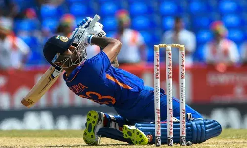 സൂര്യകുമാര്‍ ഒരു 360 ഡിഗ്രി താരമാണ്; മത്സരത്തിന്റെ ഏതു സ്റ്റേജിലും റണ്‍ നിരക്ക് ഉയര്‍ത്താന്‍ കഴിയുന്ന താരം; ഇന്ത്യന്‍ ടീമിന് നഷ്ടമായത് എക്സ് ഫാക്റ്റര്‍; സൂര്യയെ ചാംപ്യന്‍സ് ട്രോഫി ടീമില്‍നിന്ന് ഒഴിവാക്കിയത് ഞെട്ടിച്ചുവെന്ന് സുരേഷ് റെയ്‌ന