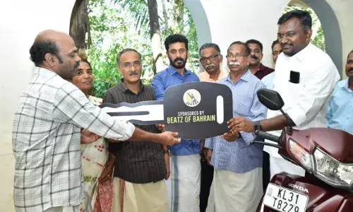 ബീറ്റസ് ഓഫ് ബഹ്റൈന്‍ മുച്ചക്ര വാഹനം കൈമാറി