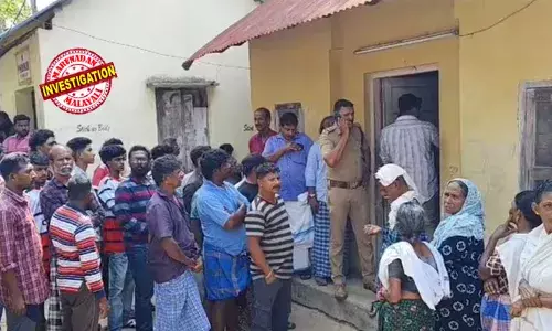 കഠിനംകുളത്ത് യുവതി കഴുത്തില്‍ കുത്തേറ്റ് മരിച്ച നിലയില്‍; ആതിരയുടെ ദാരുണാന്ത്യം പൂജാരിയായ ഭര്‍ത്താവ് ജോലിക്ക്  പോയ സമയത്ത്; വീടിന് മുന്നില്‍ നിര്‍ത്തിയിട്ട യുവതിയുടെ സ്‌കൂട്ടറും കാണാതായി; യുവതി ഇന്‍സ്റ്റഗ്രാം വഴി പരിചയപ്പെട്ട എറണാകുളം സ്വദേശിക്കായി തിരച്ചില്‍