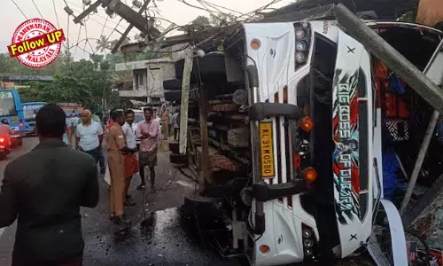 കൊടുംവളവില്‍ മറിഞ്ഞ ടൂറിസ്റ്റ് ബസിന് വേഗം 95 കിലോമീറ്റര്‍; ഡ്രൈവറുടെ ലൈസന്‍സ് സസ്പെന്‍ഡ് ചെയ്തു; ബസിന്റെ ഫിറ്റ്നസും റദ്ദാക്കി