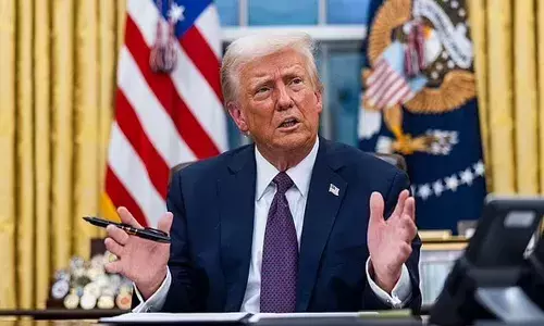 അമേരിക്ക ഫസ്റ്റ് അജണ്ട നടപ്പാക്കാന്‍ ട്രംപിന്റെ വെട്ടിനിരത്തല്‍ തുടങ്ങി; മാഗ നയവുമായി ഒത്തുപോകാത്ത ആയിരത്തിലധികം വൈറ്റ് ഹൗസ് ഉദ്യോഗസ്ഥരെ പുറത്താക്കുന്നു; ബൈഡന്റെ അടുപ്പക്കാരായ ജോസ് ആന്‍ഡ്രസും മാര്‍ക്ക് മില്ലിയും അടക്കം നാല് മുതിര്‍ന്ന ഉദ്യോഗസ്ഥര്‍ പുറത്ത്; വിദേശകാര്യ സര്‍വീസിലും അഴിച്ചുപണി