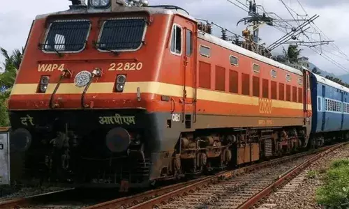 താഴെ ചരക്കുവാഗണുകളും മുകളില്‍ യാത്രാ കോച്ചുകളും; ഡബിള്‍ ഡക്കര്‍ തീവണ്ടി നിര്‍മ്മാണത്തിന് രൂപകല്‍പന തയ്യാറാക്കി റെയില്‍വേ