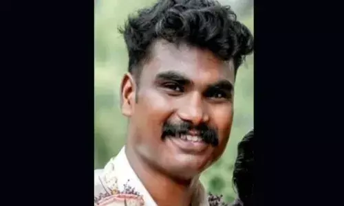 ജോലി കഴിഞ്ഞ് മടങ്ങവേ ട്രെയിനില്‍ നിന്നും വീണ് യുവാവ് മരിച്ചു; മരിച്ചത് കൊച്ചിന്‍ റിഫൈനറിയിലെ ജീവനക്കാരന്‍: അപകടം ഉണ്ടായത് വൈക്കം റെയില്‍വേ സ്റ്റേഷന് സമീപം