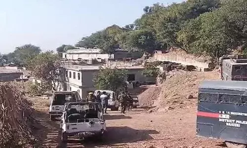 ജമ്മു കാശ്മീരില്‍ നിഗൂഡ രോഗം; അഞ്ച് പേര്‍ കൂടി ആശുപത്രിയില്‍; ഒരാളുടെ നില അതീവ ഗുരുതരം; ബാദല്‍ ഗ്രാമത്തെ കണ്ടെയ്ന്‍മെന്റ് സോണായി പ്രഖ്യാപിച്ച് ജില്ലാ മജിസ്ട്രേറ്റ്