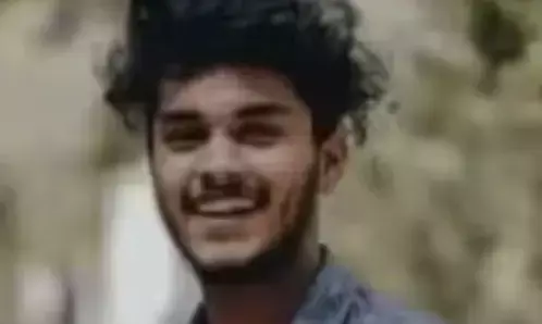 ബൈക്കിൽ ടിപ്പർ ഇടിച്ച് നിർത്താതെ പോയി; ബൈക്ക് യാത്രികനായ യുവാവിന് ദാരുണാന്ത്യം; ലോറിയെ നാട്ടുകാർ തടഞ്ഞിട്ട് പിടികൂടി; കേസെടുത്ത് പോലീസ്