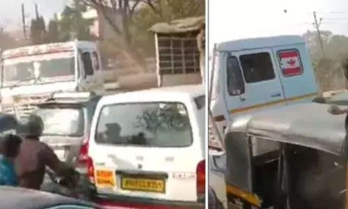 ട്രെയിലർ ട്രക്ക് റോങ്ങ് സൈഡിലൂടെ വെട്ടിയൊടിച്ചെത്തി; കുതറിയോടി യാത്രക്കാർ; പോലീസ് വാഹനത്തെ അടക്കം ഇടിച്ചുതെറിപ്പിച്ചു; ഡ്രൈവർ അടിച്ചുഫിറ്റ്; ഒടുവിൽ സഹികെട്ട് നാട്ടുകാർ ചെയ്തത്