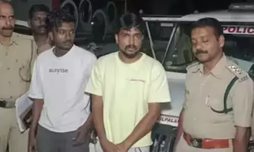 പട്രോളിംഗിനിടെ തടഞ്ഞ് നിർത്തി പരിശോധിച്ചു; തൊട്ടിപ്പാലത്ത് എംഡിഎംഎയുമായി രണ്ട് യുവാക്കള്‍ പിടിയിൽ