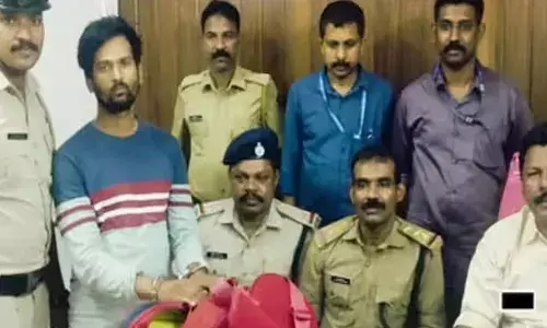 ചെങ്ങന്നൂരില്‍ വന്‍ കുഴല്‍പ്പണ വേട്ട; ട്രെയിനില്‍ രേഖകളില്ലാതെ കടത്തിക്കൊണ്ട് വന്ന 32 ലക്ഷം രൂപ പിടികൂടി എക്‌സൈസ് ഉദ്യോഗസ്ഥര്‍