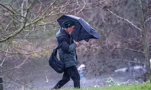 ഇന്ന് ബ്രിട്ടനില്‍ ആഞ്ഞ് വീശുന്നത് ചരിത്രത്തിലെ ഏറ്റവും വലിയ കൊടുങ്കാറ്റ്; അനേകം വിമാനങ്ങളും ട്രെയിനുകളും റദ്ദ് ചെയ്തു; സ്‌കോട്‌ലന്‍ഡിലും നോര്‍ത്തേണ്‍ അയര്‍ലണ്ടിലും സൂപ്പര്‍ മാര്‍ക്കറ്റുകള്‍ വരെ അടച്ചു