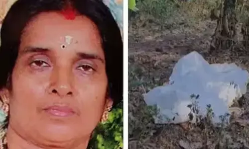 തൃശൂരിൽ മധ്യവയസ്കയെ മരിച്ച നിലയിൽ കണ്ടെത്തി; കത്തിക്കരിഞ്ഞ നിലയിൽ ബോഡി; മൃതദേഹം കിട്ടിയത് അയൽവാസിയുടെ പറമ്പിൽ നിന്നും; ദുരൂഹത; പോലീസ് സ്ഥലത്തെത്തി; അന്വേഷണം തുടങ്ങി