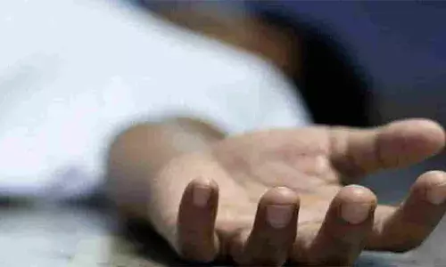 ഭാര്യയും ഭര്‍ത്താവും തമ്മിലുള്ള തര്‍ക്കം മൂത്തു; സഹികെട്ടപ്പോള്‍ അടുത്ത് കണ്ട് കത്രികയെടുത്ത് ഭാര്യയുടെ തൊണ്ടയ്ക്ക് കുത്തിക്കൊന്നു; പിന്നാലെ മാപ്പ് പറഞ്ഞ് വീഡിയോ; മകനെയും കൂട്ടി പോലീസ് സ്റ്റേഷനിലെത്തി സ്വയം കീഴടങ്ങി ഭര്‍ത്താവ്