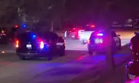 സാന് അന്റോണിയോ അപ്പാര്ട്ട്മെന്റില് 7 പോലീസുകാര്ക്ക് വെടിയേറ്റു സാന് അന്റോണിയോ അപ്പാര്ട്ട്മെന്റില് 7 പോലീസുകാര്ക്ക് വെടിയേറ്റു