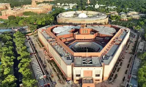 വഖഫ് ഭേദഗതി ബില്‍ പാര്‍ലമെന്റില്‍ അവതരിപ്പിക്കാന്‍ നീക്കം ശക്തം; സംയുക്ത പാര്‍ലമെന്ററി കമിറ്റി യോഗത്തിനിടെ സംഘര്‍ഷം; 10 പ്രതിപക്ഷ എം.പിമാര്‍ക്ക്; പ്രതിപക്ഷ അംഗങ്ങളെ കേള്‍ക്കാന്‍ ജെ.പി.സി ചെയര്‍മാന്‍ ജഗദാംബിഗ പാല്‍ തയ്യാറാകുന്നില്ലെന്ന് വിമര്‍ശനം