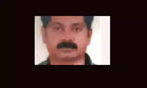 വളപട്ടണം പാലത്തിന് സമീപം ചെങ്കല്‍ ലോറിയിടിച്ച് സ്‌കൂട്ടര്‍ യാത്രക്കാരന്‍ മരിച്ചു