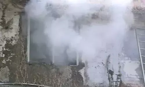 ഇടുക്കി സര്‍വീസ് സഹകരണ ബാങ്ക് കെട്ടിടത്തിന് തീപിടിച്ചു; റെക്കോര്‍ഡ് റൂം കത്തിനശിച്ചു; ആളപായമില്ലെന്ന് റിപ്പോര്‍ട്ട്; ഇടപാടുകാരുടെ രേഖകള്‍ ഒന്നും നശിച്ചിട്ടില്ലെന്ന് ബാങ്ക് പ്രസിഡന്റ്