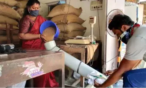 ശമ്പള പരിഷ്‌കരണത്തിന് കാശില്ലെന്ന് ധനമന്ത്രി; റേഷന്‍ വ്യാപാരികളുമായുള്ള ചര്‍ച്ച പരാജയം; റേഷന്‍ കടകള്‍ തിങ്കളാഴ്ച മുതല്‍ തുറക്കില്ല