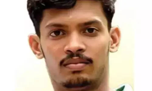 സോളാര്‍ പാനല്‍ ഘടിപ്പിക്കുന്നതിനിടെ അപകടം; പിടിവിട്ട് കെട്ടിടത്തിന് മുകളിൽ താഴേയ്ക്ക് വീണു; ആലുവയിൽ യുവാവിന് ദാരുണാന്ത്യം