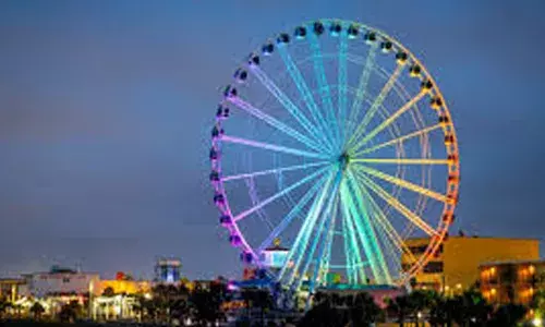 കോട്ടയത്ത് പള്ളി പെരുന്നാളിനിടെ യന്ത്ര ഊഞ്ഞാലിന്റെ വാതില്‍ അടര്‍ന്നു വീണ് അപകടം; തലയ്ക്ക് പരുക്കേറ്റ 17കാരന്‍ ആശുപത്രിയില്‍