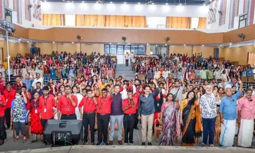 യുവജനങ്ങളില്‍ പൗരബോധമുയര്‍ത്തി മുതുകാടിന്റെ വീ ദ പീപ്പിള്‍ മാജിക്